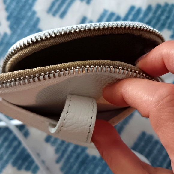 Crossbody Purse White Leather Made in Italy Cell Phone size two pockets - Picture 5 of 6